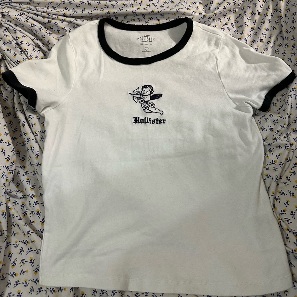 Hollister angel tee